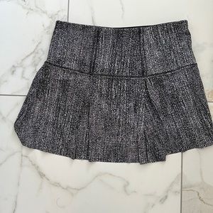 Lululemon black and white patterned skirt/ skort